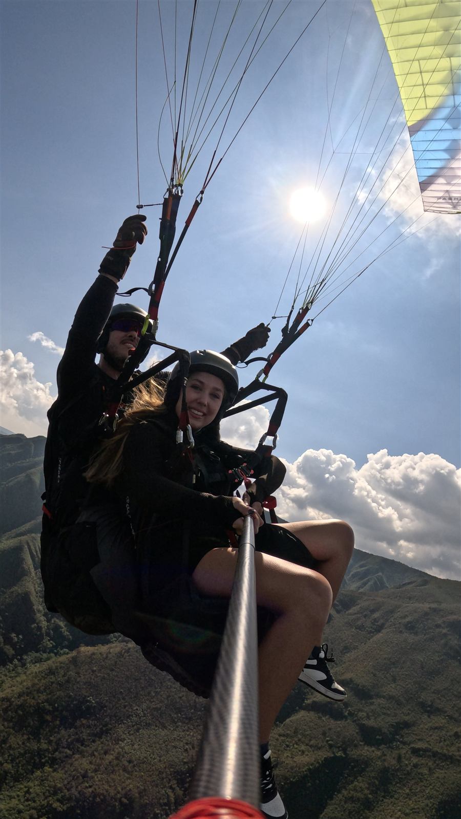 Voo duplo de parapente na Serra da Moeda, entre Belo Horizonte e Brumadinho